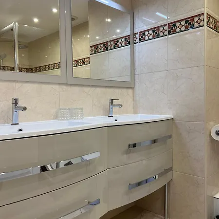 Divona Park Apartment *